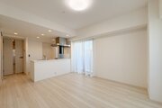 内装はシンプルに落ち着きのある空間にしています。ゆったりとしたひとときを過ごせそうです♪