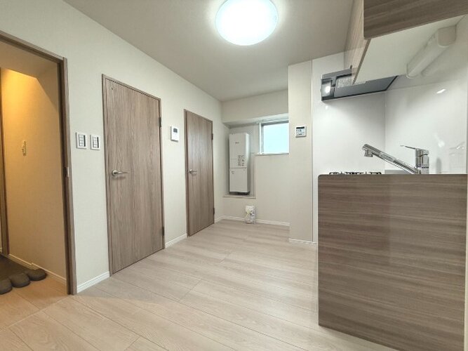 内装はシンプルに落ち着きのある空間にしています。ゆったりとしたひとときを過ごせそうです♪ 内装はシンプルに落ち着きのある空間にしています。ゆったりとしたひとときを過ごせそうです♪