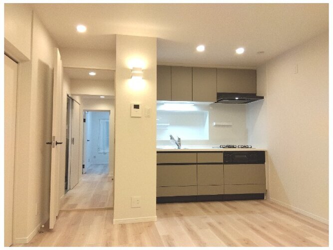 爽やかな風がそよぐ光に溢れた空間。清々しい気持ちになるお部屋です。 爽やかな風がそよぐ光に溢れた空間。清々しい気持ちになるお部屋です。