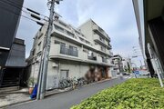 生活しやすいエレベータ付低層マンション。京浜急行線「大森町」駅まで徒歩10分ほど。