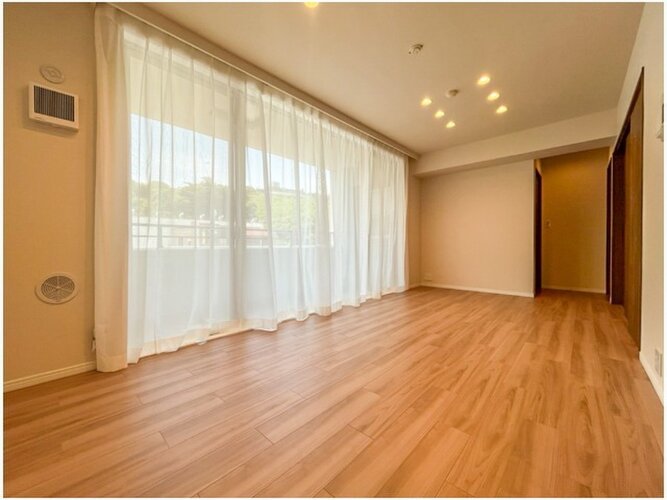 ほっと一息つけるような、安心できる空間です♪シンプルな内装は、ニーズが変わってもご活用頂けそうです。 ほっと一息つけるような、安心できる空間です♪シンプルな内装は、ニーズが変わってもご活用頂けそうです。