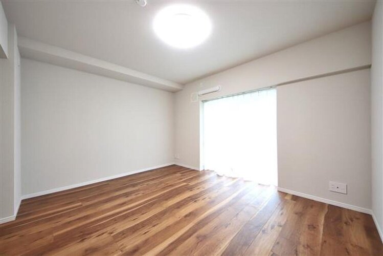 内装はシンプルに落ち着きのある空間にしています。ゆったりとしたひとときを過ごせそうです♪ 内装はシンプルに落ち着きのある空間にしています。ゆったりとしたひとときを過ごせそうです♪