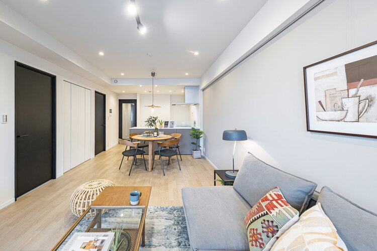 木のぬくもり感じるフローリングのリビングダイニングです。シンプルな内装に仕上げているため、どんなインテリアをも受け止める柔軟性が魅力です。 木のぬくもり感じるフローリングのリビングダイニングです。シンプルな内装に仕上げているため、どんなインテリアをも受け止める柔軟性が魅力です。