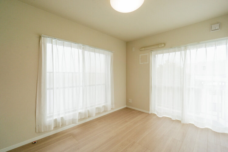 採光とライト使いで演出される落ち着きのある空間。ゆったりと伸びやかな時を過ごせそうです。 採光とライト使いで演出される落ち着きのある空間。ゆったりと伸びやかな時を過ごせそうです。