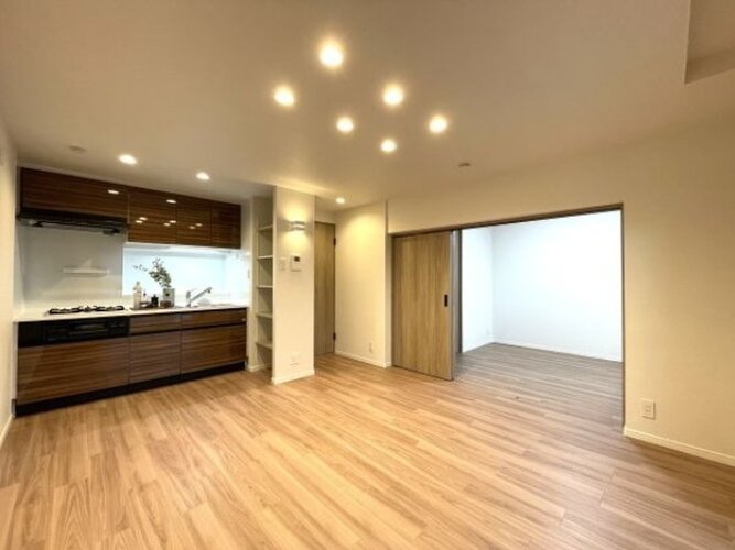 爽やかな風がそよぐ光に溢れた空間。清々しい気持ちになるお部屋です。 爽やかな風がそよぐ光に溢れた空間。清々しい気持ちになるお部屋です。