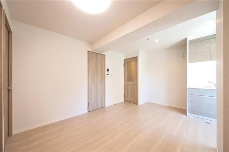 内装はシンプルに落ち着きのある空間にしています。ゆったりとしたひとときを過ごせそうです♪ 内装はシンプルに落ち着きのある空間にしています。ゆったりとしたひとときを過ごせそうです♪