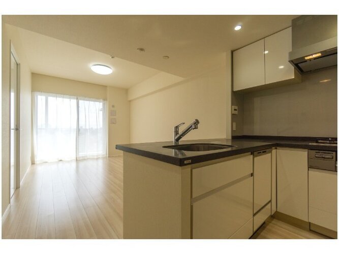 リビングとダイニング、2つの空間機能を使い分ける発想が、ライフスタイルに新しいゆとりをもたらします。 リビングとダイニング、2つの空間機能を使い分ける発想が、ライフスタイルに新しいゆとりをもたらします。