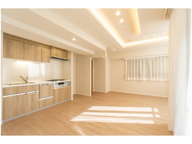 建物全体の雰囲気と合わせた色調と素材のリノベーション。居心地よくホッととできる空間です。 建物全体の雰囲気と合わせた色調と素材のリノベーション。居心地よくホッととできる空間です。