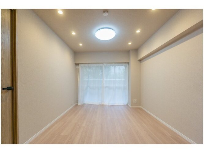 爽やかな風がそよぐ光に溢れた空間。清々しい気持ちになるお部屋です。 爽やかな風がそよぐ光に溢れた空間。清々しい気持ちになるお部屋です。