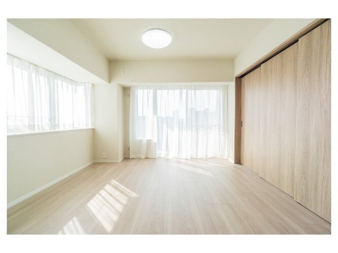 陽当り良好なＬＤＫは、温かな陽光が帰ってきたくなる場所、安心できる場所としてリビングを演出します。