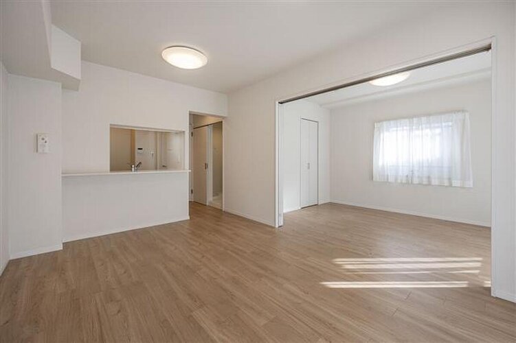 内装はシンプルに落ち着きのある空間にしています。ゆったりとしたひとときを過ごせそうです♪ 内装はシンプルに落ち着きのある空間にしています。ゆったりとしたひとときを過ごせそうです♪