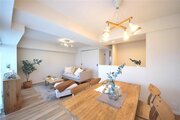 内装はシンプルに落ち着きのある空間にしています。ゆったりとしたひとときを過ごせそうです♪ 内装はシンプルに落ち着きのある空間にしています。ゆったりとしたひとときを過ごせそうです♪