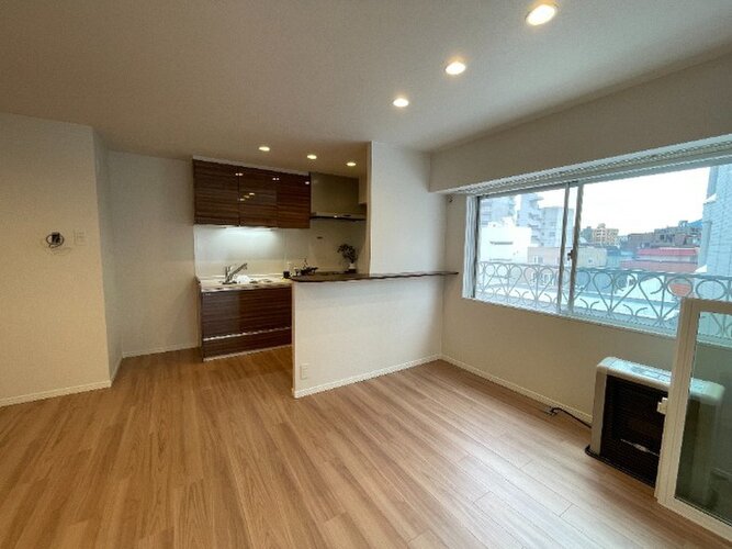 爽やかな風がそよぐ光に溢れた空間。清々しい気持ちになるお部屋です。 爽やかな風がそよぐ光に溢れた空間。清々しい気持ちになるお部屋です。