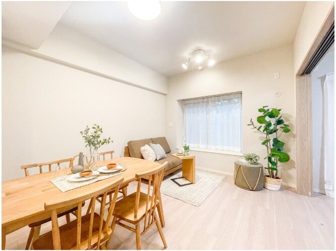 ほっと一息つけるような、安心できる空間です♪シンプルな内装は、ニーズが変わってもご活用頂けそうです。 ほっと一息つけるような、安心できる空間です♪シンプルな内装は、ニーズが変わってもご活用頂けそうです。