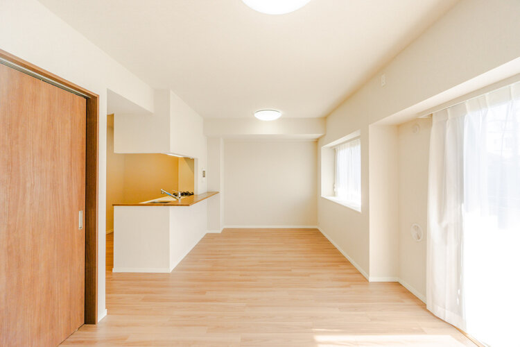 広々とした開放感を感じるLDK。思い思いに憩いの場所を作り上げていけそうです。 広々とした開放感を感じるLDK。思い思いに憩いの場所を作り上げていけそうです。