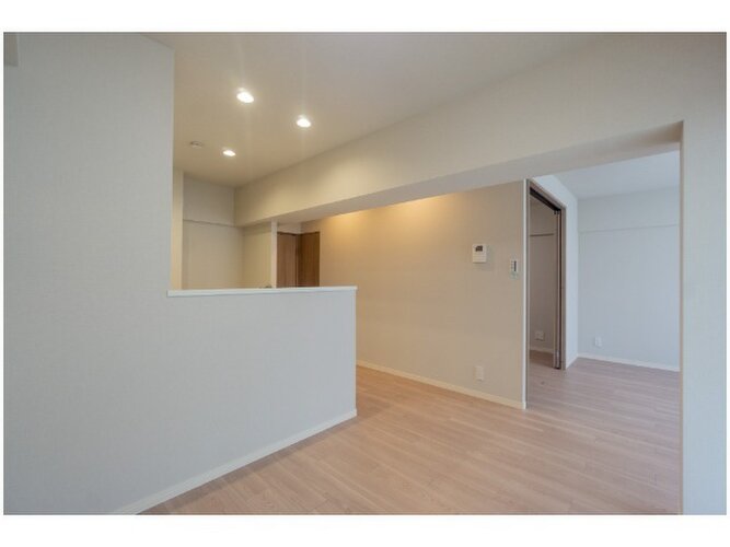 ほっと一息つけるような、安心できる空間です♪シンプルな内装は、ニーズが変わってもご活用頂けそうです。 ほっと一息つけるような、安心できる空間です♪シンプルな内装は、ニーズが変わってもご活用頂けそうです。