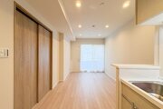 広々とした開放感を感じるLDK。思い思いに憩いの場所を作り上げていけそうです。