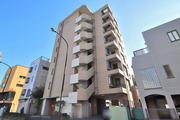 JR埼京線「北赤羽」駅より徒歩10分、平成6年築のマンションです。