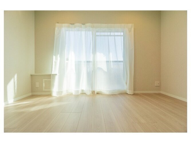 爽やかな風がそよぐ光に溢れた空間。清々しい気持ちになるお部屋です。 爽やかな風がそよぐ光に溢れた空間。清々しい気持ちになるお部屋です。