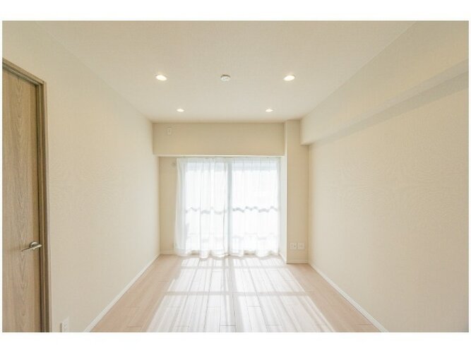 爽やかな風がそよぐ光に溢れた空間。清々しい気持ちになるお部屋です。 爽やかな風がそよぐ光に溢れた空間。清々しい気持ちになるお部屋です。