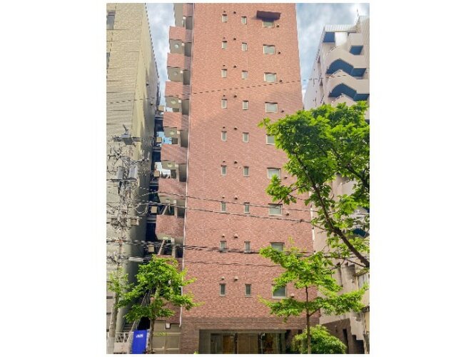 駅まで徒歩5分。都市生活の利便性と充実感を得られる立地に佇んでいます。 駅まで徒歩5分。都市生活の利便性と充実感を得られる立地に佇んでいます。