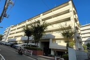 どこか余裕を感じさせるシャープなフォルムで佇む外観は、晴天の空と合わせる事で堂々たる趣を見せます。