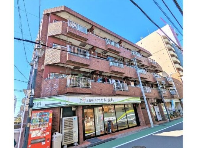 西武新宿線「上石神井」駅まで徒歩4分。都市機能の利便性を感じられる立地に建つマンションです。