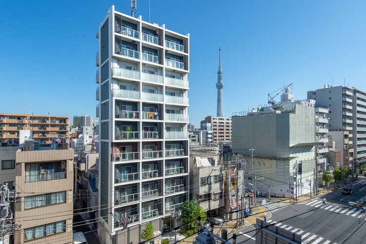 バルコニーからは存在感を放つ「東京スカイツリー」をご覧いただけます。都心にいることを実感しながらも、青々と広がる空を堪能できます。