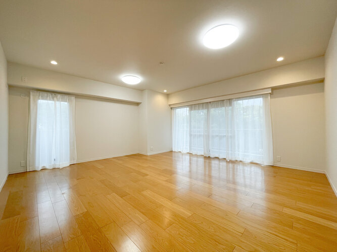 内装はシンプルに落ち着きのある空間にしています。ゆったりとしたひとときを過ごせそうです♪ 内装はシンプルに落ち着きのある空間にしています。ゆったりとしたひとときを過ごせそうです♪