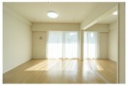 採光とライト使いで演出される落ち着きのある空間。ゆったりと伸びやかな時を過ごせそうです。 採光とライト使いで演出される落ち着きのある空間。ゆったりと伸びやかな時を過ごせそうです。