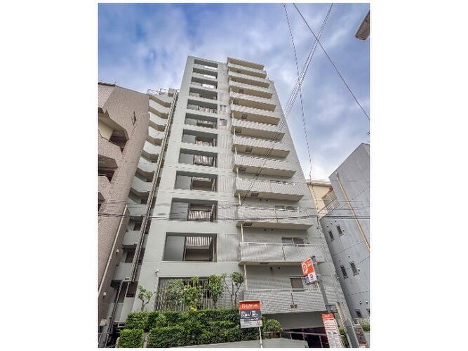 どこか余裕を感じさせるシャープなフォルムで佇む外観は、晴天の空と合わせる事で堂々たる趣を見せます。