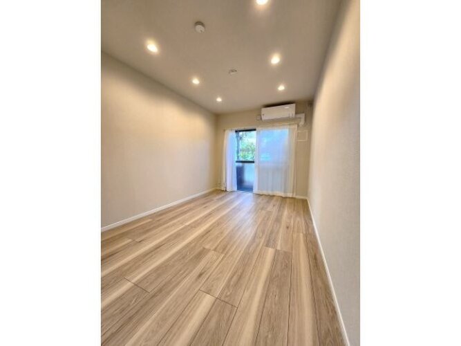 爽やかな風がそよぐ光に溢れた空間。清々しい気持ちになるお部屋です。 爽やかな風がそよぐ光に溢れた空間。清々しい気持ちになるお部屋です。