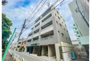 椎名町駅まで徒歩分。都市生活の利便性と充実感を得られる立地に佇んでいます。 椎名町駅まで徒歩分。都市生活の利便性と充実感を得られる立地に佇んでいます。