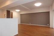 内装はシンプルに落ち着きのある空間にしています。ゆったりとしたひとときを過ごせそうです♪ 内装はシンプルに落ち着きのある空間にしています。ゆったりとしたひとときを過ごせそうです♪