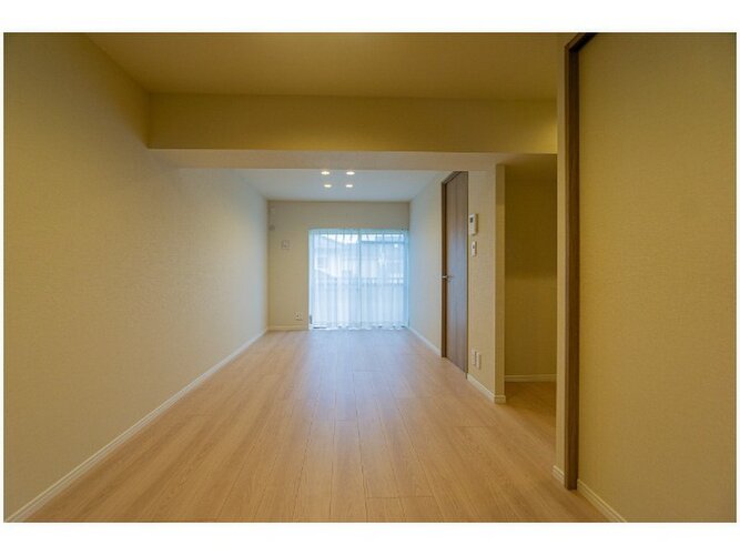 爽やかな風がそよぐ光に溢れた空間。清々しい気持ちになるお部屋です。 爽やかな風がそよぐ光に溢れた空間。清々しい気持ちになるお部屋です。