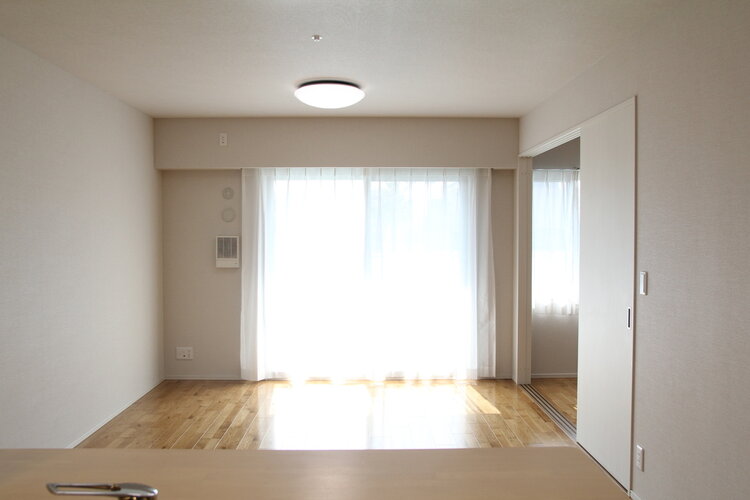 内装はシンプルに落ち着きのある空間にしています。ゆったりとしたひとときを過ごせそうです♪ 内装はシンプルに落ち着きのある空間にしています。ゆったりとしたひとときを過ごせそうです♪