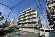 平成27年築、総戸数17戸のマンション。 平成27年築、総戸数17戸のマンション。