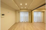 内装はシンプルに落ち着きのある空間にしています。ゆったりとしたひとときを過ごせそうです♪ 内装はシンプルに落ち着きのある空間にしています。ゆったりとしたひとときを過ごせそうです♪