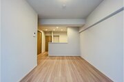 内装はシンプルに落ち着きのある空間にしています。ゆったりとしたひとときを過ごせそうです♪