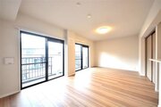 内装はシンプルに落ち着きのある空間にしています。ゆったりとしたひとときを過ごせそうです♪ 内装はシンプルに落ち着きのある空間にしています。ゆったりとしたひとときを過ごせそうです♪
