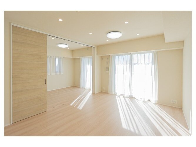 内装はシンプルに落ち着きのある空間にしています。ゆったりとしたひとときを過ごせそうです♪ 内装はシンプルに落ち着きのある空間にしています。ゆったりとしたひとときを過ごせそうです♪