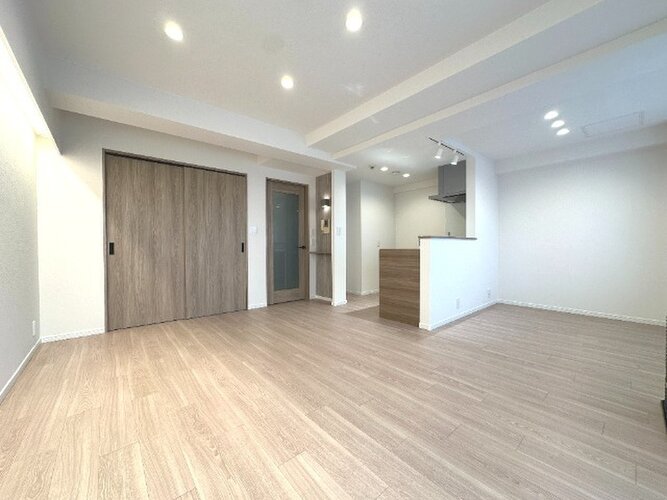 爽やかな風がそよぐ光に溢れた空間。清々しい気持ちになるお部屋です。 爽やかな風がそよぐ光に溢れた空間。清々しい気持ちになるお部屋です。