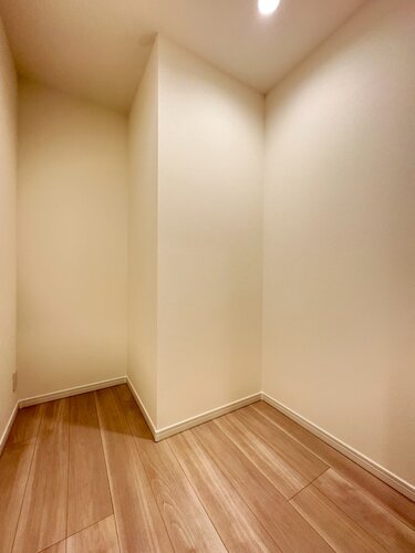 DEN　＊自由な使い方ができる多目的な小部屋＊