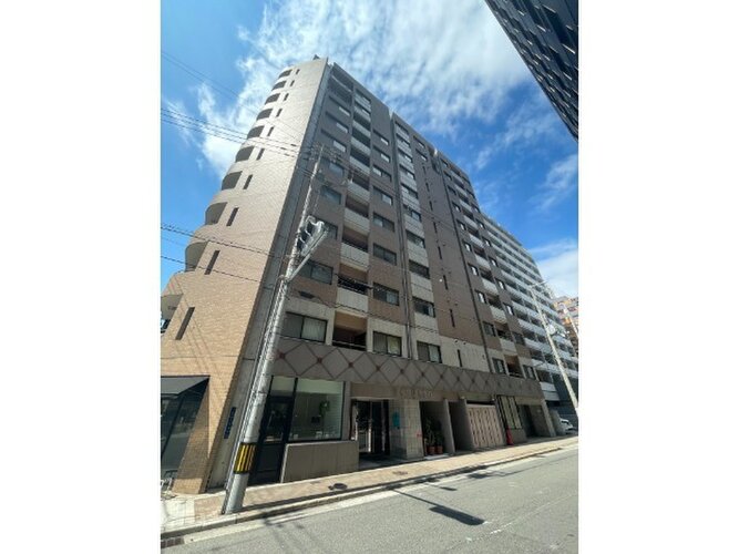 平成築、総戸数30戸のマンション。最寄り駅「谷町四丁目」駅まで徒歩5分ほど。 平成築、総戸数30戸のマンション。最寄り駅「谷町四丁目」駅まで徒歩5分ほど。