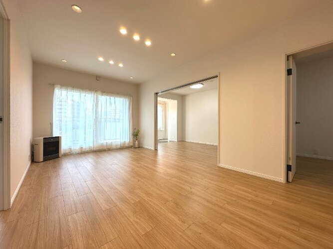 爽やかな風がそよぐ光に溢れた空間。清々しい気持ちになるお部屋です。