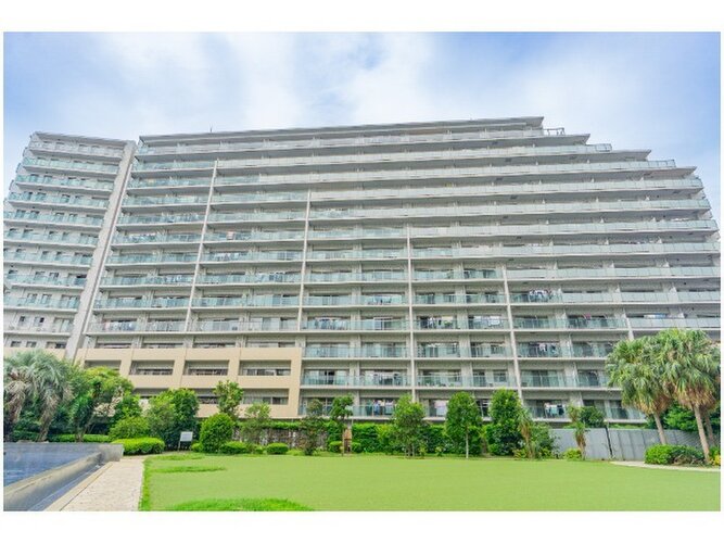 時の流れに色あせることのない瀟洒な外観。朝晩、1年365日、様々な表情を見せます。 時の流れに色あせることのない瀟洒な外観。朝晩、1年365日、様々な表情を見せます。