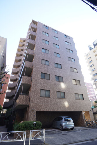 時の流れに色あせることのない瀟洒な外観。朝晩、1年365日、様々な表情を見せます。 時の流れに色あせることのない瀟洒な外観。朝晩、1年365日、様々な表情を見せます。