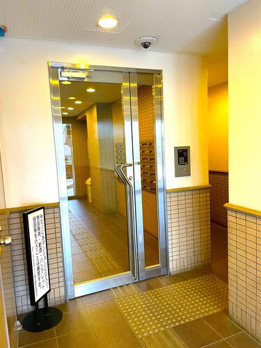 エントランス ・日勤の管理人さんによって綺麗に保たれたエントランスホールです。毎日気持ち良い気分で出入りできます。 エントランス ・日勤の管理人さんによって綺麗に保たれたエントランスホールです。毎日気持ち良い気分で出入りできます。