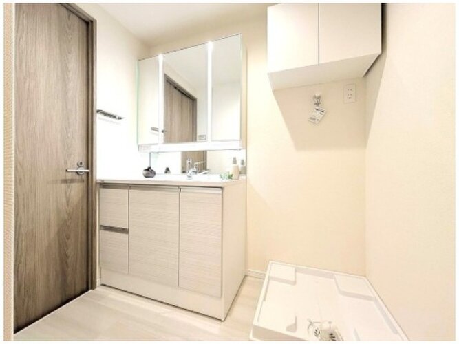 清潔感のある色で統一されたプライベート空間は、身だしなみチェックや肌のお手入れに最適です。 清潔感のある色で統一されたプライベート空間は、身だしなみチェックや肌のお手入れに最適です。