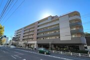 どこか余裕を感じさせるシャープなフォルムで佇む外観は、晴天の空と合わせる事で堂々たる趣を見せます。 どこか余裕を感じさせるシャープなフォルムで佇む外観は、晴天の空と合わせる事で堂々たる趣を見せます。